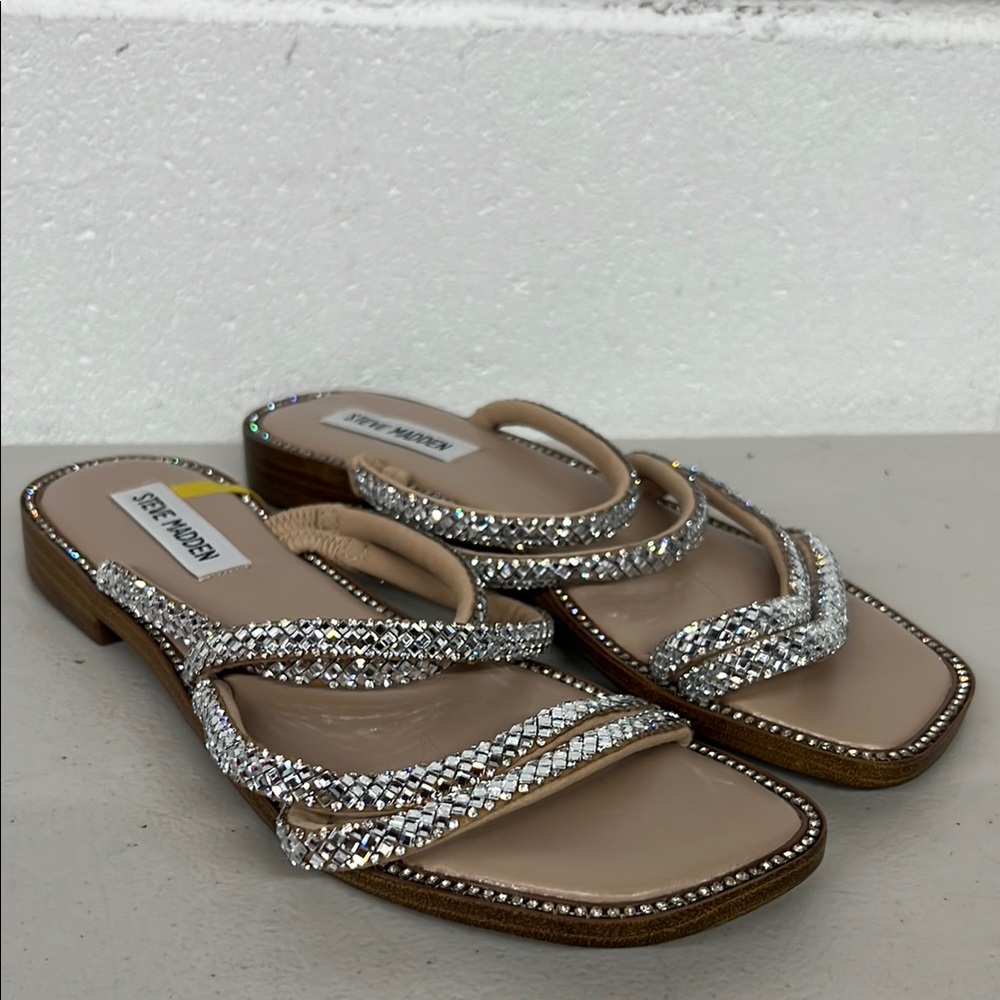 Steve Madden 7.5 tan silver sandals flip flop rhinestone jeweled starie slip on